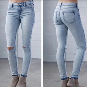 Bullhead Denim Co. Mid Rise Skinny Jeans 26